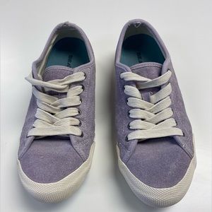 Seavees 7.5 Light Purple Sneaker!